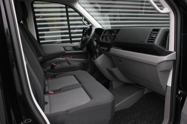 Volkswagen Crafter 35 2.0 TDI L3H3 Highline LED / XENON / APPLE CARPLAY / NAVIGATIE / DSG / FULL BLACK / 140PK / AUTOMAAT / 3-ZITS