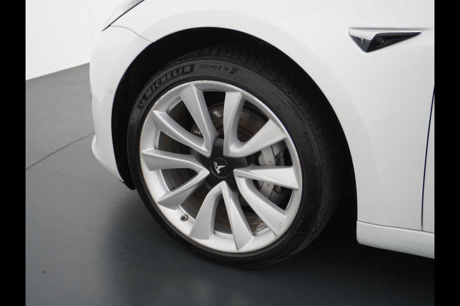 Tesla Model 3 RWD SR+ 60kWh 325PK 19" FSD-3 Computer AutoPilot Leder PanoDak Adaptive cruise Camera's Elektr.-Stuur+Stoelen+Bank+Spiegels+Gehe Navi LED Comfortstoelen ACC DAB Voorverwarmen interieur via App Keyless via Telefoonsleutel One-Pedal-Drive Origineel Nederlandse auto tot 11kw laden thuis ! Garantie Accu+Motor tot 30-12-2027/160.000km 1.584kg licht!