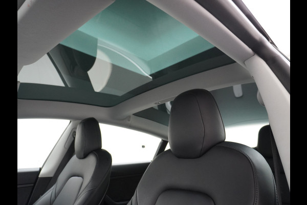 Tesla Model 3 RWD SR+ 60kWh 325PK 19" FSD-3 Computer AutoPilot Leder PanoDak Adaptive cruise Camera's Elektr.-Stuur+Stoelen+Bank+Spiegels+Gehe Navi LED Comfortstoelen ACC DAB Voorverwarmen interieur via App Keyless via Telefoonsleutel One-Pedal-Drive Origineel Nederlandse auto tot 11kw laden thuis ! Garantie Accu+Motor tot 30-12-2027/160.000km 1.584kg licht!
