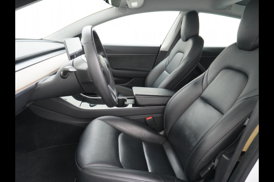 Tesla Model 3 RWD SR+ 60kWh 325PK 19" FSD-3 Computer AutoPilot Leder PanoDak Adaptive cruise Camera's Elektr.-Stuur+Stoelen+Bank+Spiegels+Gehe Navi LED Comfortstoelen ACC DAB Voorverwarmen interieur via App Keyless via Telefoonsleutel One-Pedal-Drive Origineel Nederlandse auto tot 11kw laden thuis ! Garantie Accu+Motor tot 30-12-2027/160.000km 1.584kg licht!