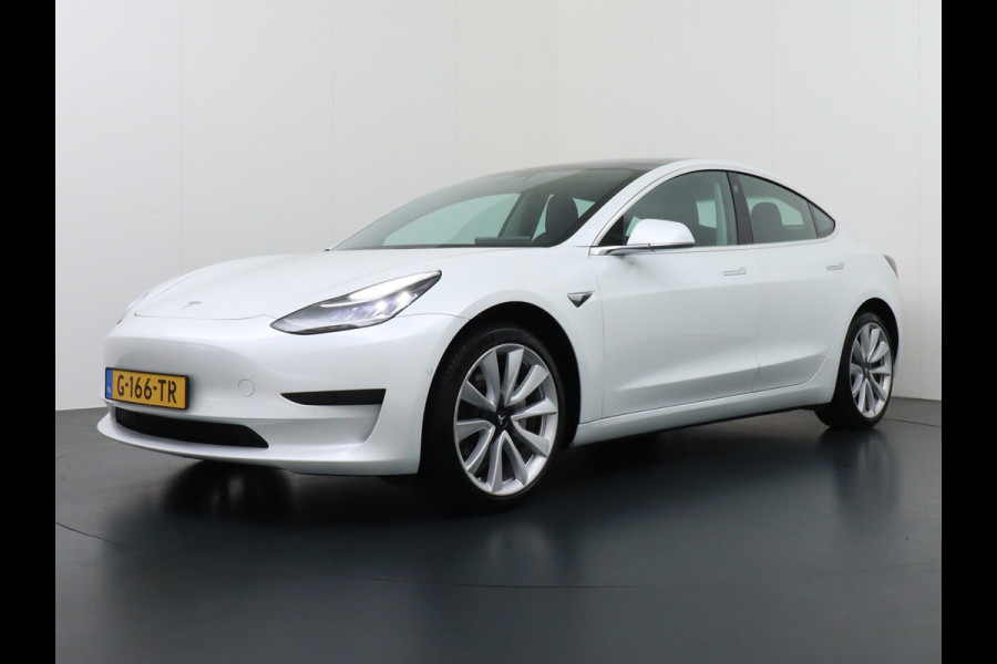 Tesla Model 3 RWD SR+ 60kWh 325PK 19" FSD-3 Computer AutoPilot Leder PanoDak Adaptive cruise Camera's Elektr.-Stuur+Stoelen+Bank+Spiegels+Gehe Navi LED Comfortstoelen ACC DAB Voorverwarmen interieur via App Keyless via Telefoonsleutel One-Pedal-Drive Origineel Nederlandse auto tot 11kw laden thuis ! Garantie Accu+Motor tot 30-12-2027/160.000km 1.584kg licht!