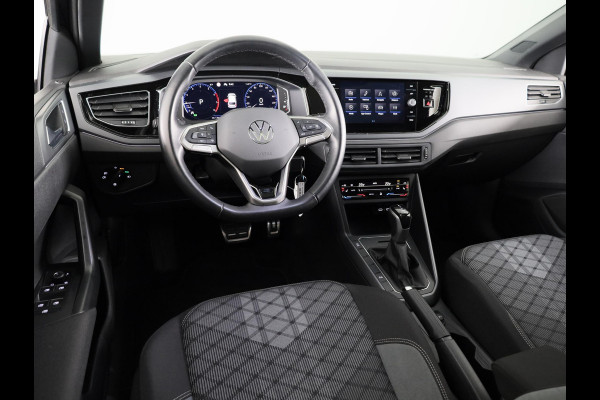Volkswagen Polo 1.0 TSI R-Line 95PK Automaat (DSG) | Panorama dak | IQ Matrix led koplampen | Navigatie | Parkeercamera | Stoelverwarming | 17" LM velgen |