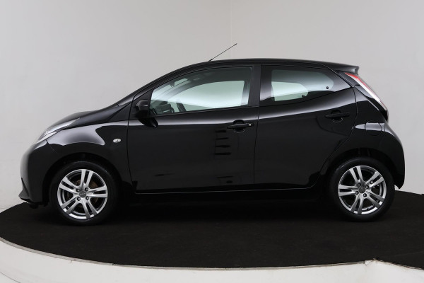 Toyota Aygo 1.0 VVT-i x-play (BLUETOOTH, ACHTERUITRIJCAMERA, AIRCO)