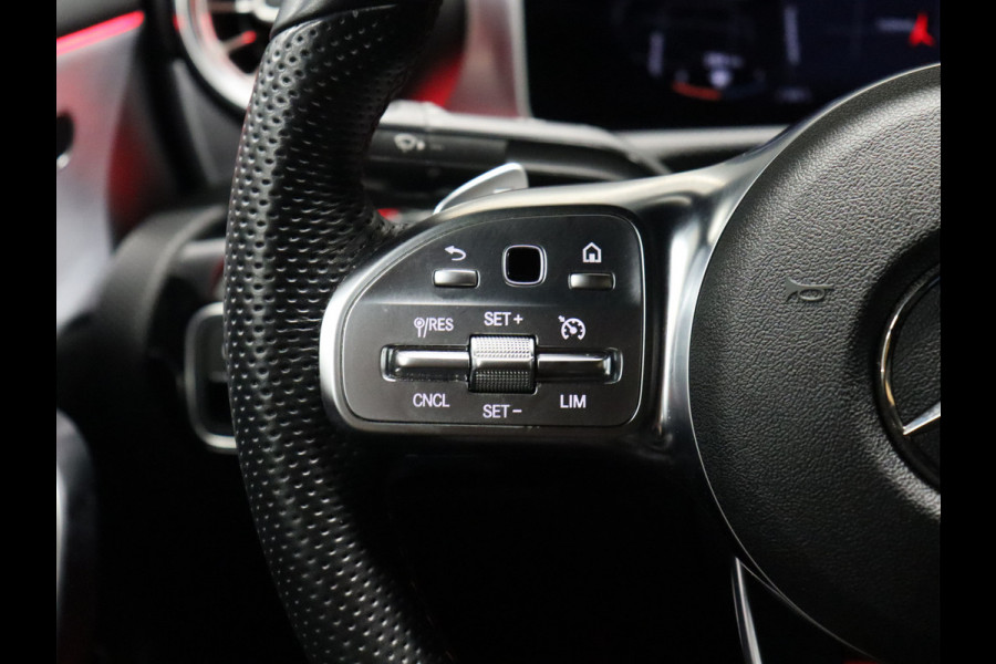 Mercedes-Benz CLA-Klasse 180 Business Solution AMG [APPLE CARPLAY, CAMERA, CRUISE CONTROL,STOELVERWARMING, SFEERVERLICHTING, PDC 360, LED LAMPEN PEFORMANCE, HALF LEDER, FLIPPERS, NAVIGATIE, NIEUWSTAAT]