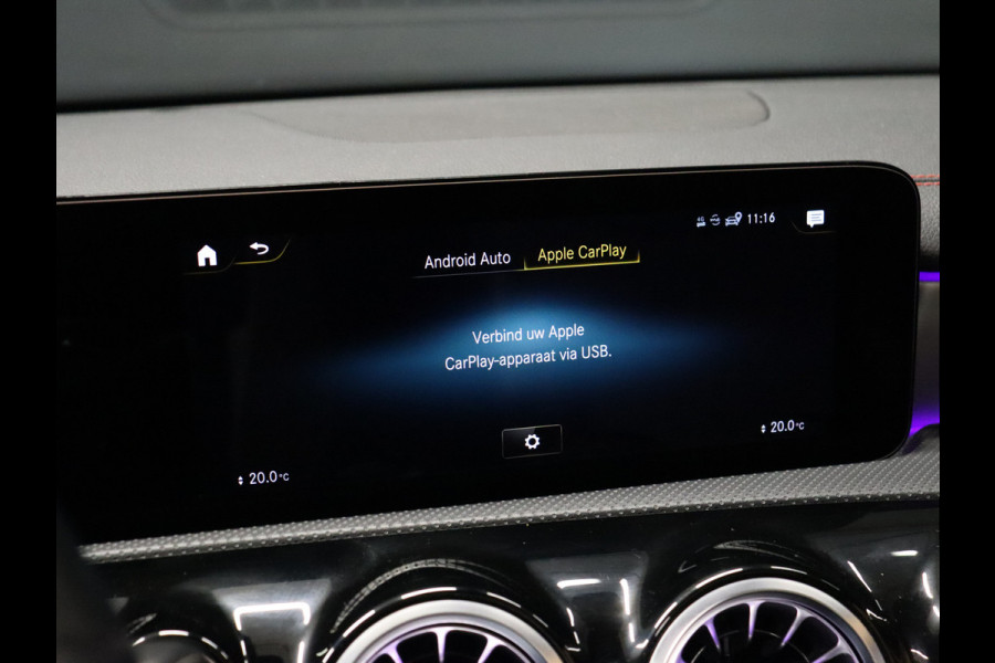 Mercedes-Benz CLA-Klasse 200 Business Solution AMG [SCHUIFKANTELDAK, SFEERVERLICHTING, KEYLESS, CAMERA, APPLE CARPLAY, MEMORY SEATS, STOELVERWARMING,PDC 360, FLIPPERS, NAVIGATIE, NIEUWSTAAT]