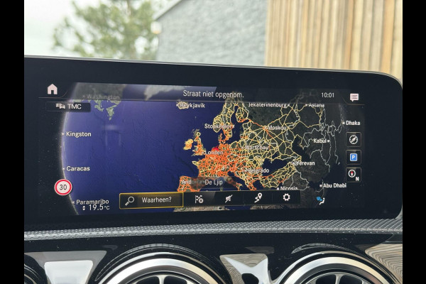 Mercedes-Benz A-Klasse 200 AMG Edition 1 Automaat | Sfeerverlichting | Widescreen navigatiesysteem | Stoelverwarming | Parkeersensoren voor en achter |