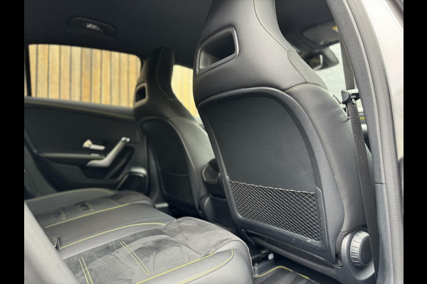 Mercedes-Benz A-Klasse 200 AMG Edition 1 Automaat | Sfeerverlichting | Widescreen navigatiesysteem | Stoelverwarming | Parkeersensoren voor en achter |
