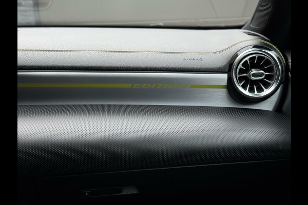 Mercedes-Benz A-Klasse 200 AMG Edition 1 Automaat | Sfeerverlichting | Widescreen navigatiesysteem | Stoelverwarming | Parkeersensoren voor en achter |