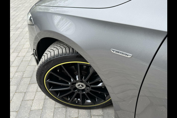 Mercedes-Benz A-Klasse 200 AMG Edition 1 Automaat | Sfeerverlichting | Widescreen navigatiesysteem | Stoelverwarming | Parkeersensoren voor en achter |