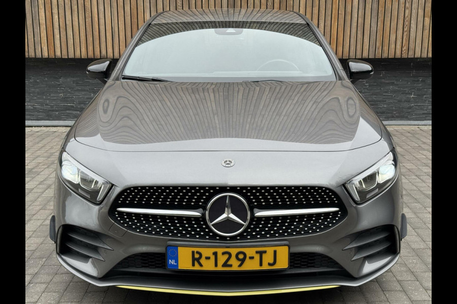 Mercedes-Benz A-Klasse 200 AMG Edition 1 Automaat | Sfeerverlichting | Widescreen navigatiesysteem | Stoelverwarming | Parkeersensoren voor en achter |