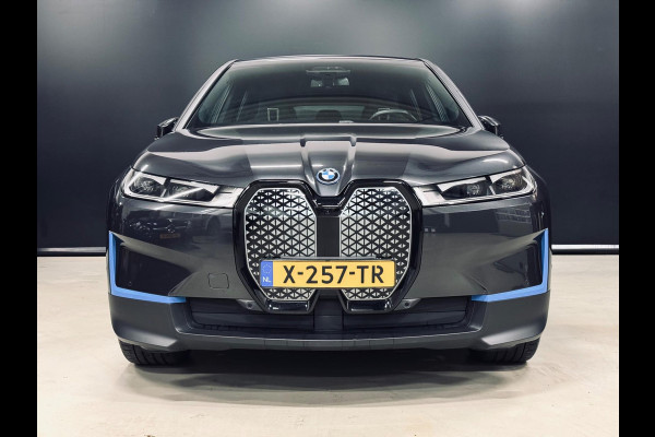 BMW iX XDrive40 High Executive 77 kWh 326PK, 360 Cam, Harman/Kardon, 22" Velg, Apple Carplay, Android Auto, Hud