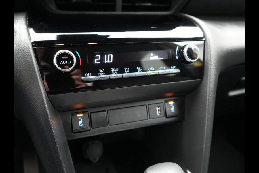 Toyota Yaris Cross 1.5 Hybrid Dynamic Dealer O.H. | Navigatie | Camera | Apple Carplay | Adaptive Cruise | Parkeersensoren | Stoelverwarming | DAB |