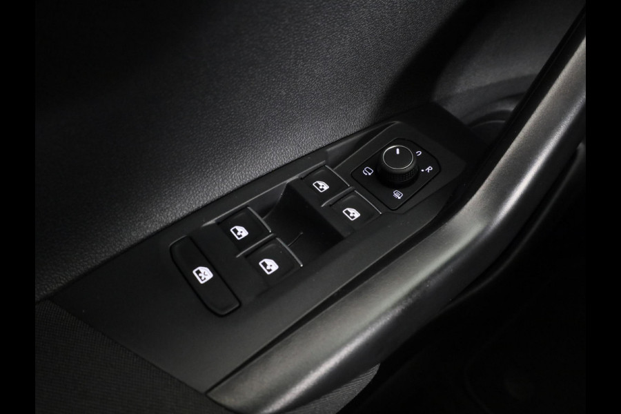 Volkswagen Taigo 1.0 TSI Style 110 pk Automaat (DSG) | Navigatie via App | Parkeersensoren (Park assist ) | Achteruitrijcamera | Adaptieve cruise control | Stoelverwarming | Matrix LED koplampen |