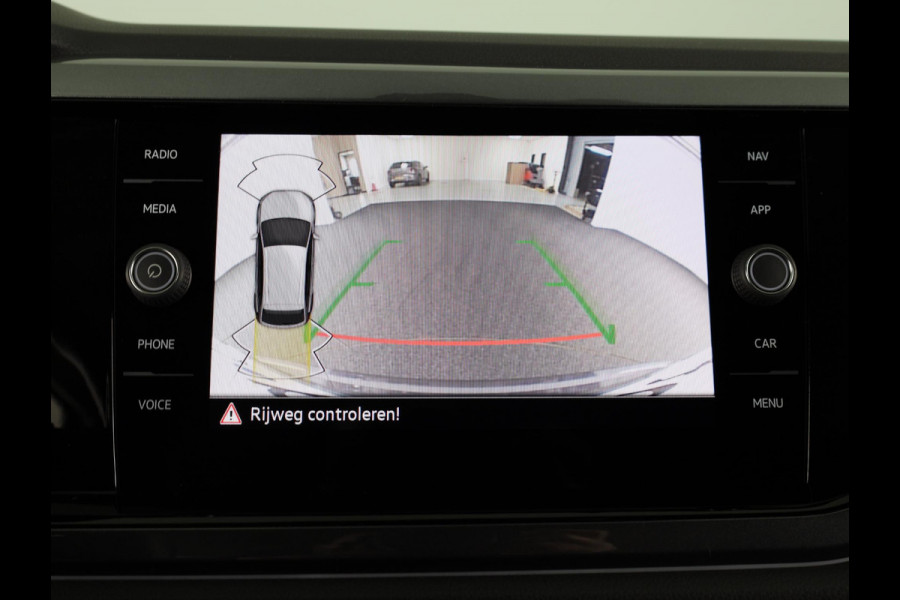 Volkswagen Taigo 1.0 TSI Style 110 pk Automaat (DSG) | Navigatie via App | Parkeersensoren (Park assist ) | Achteruitrijcamera | Adaptieve cruise control | Stoelverwarming | Matrix LED koplampen |