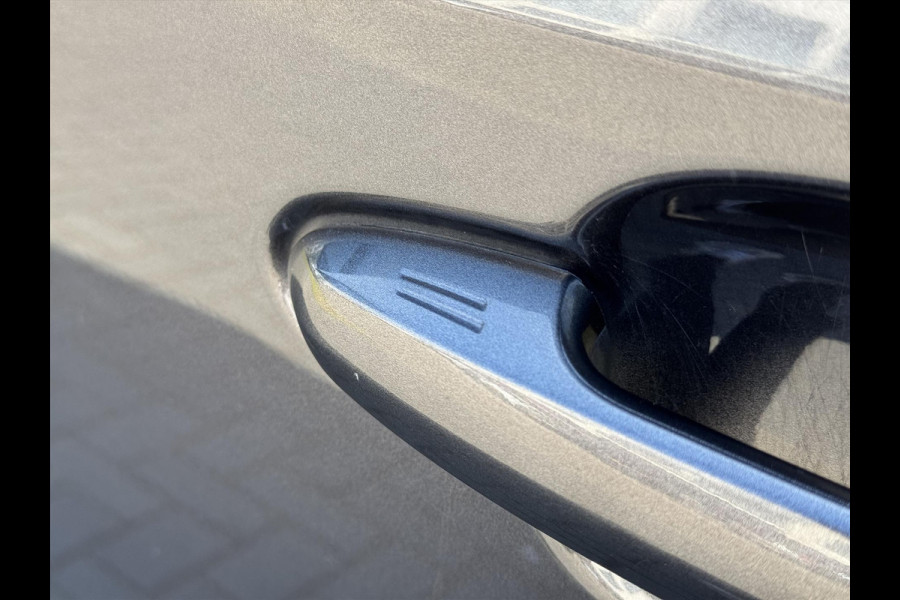 Toyota RAV4 2.5 Hybrid AWD Bi-Tone Plus | Panoramadak, JBL, Navigatie, 360 Camera, Parkeersensoren, Dodehoekherkenning, 4X4