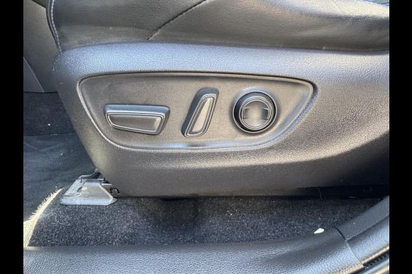 Toyota RAV4 2.5 Hybrid AWD Bi-Tone Plus | Panoramadak, JBL, Navigatie, 360 Camera, Parkeersensoren, Dodehoekherkenning, 4X4