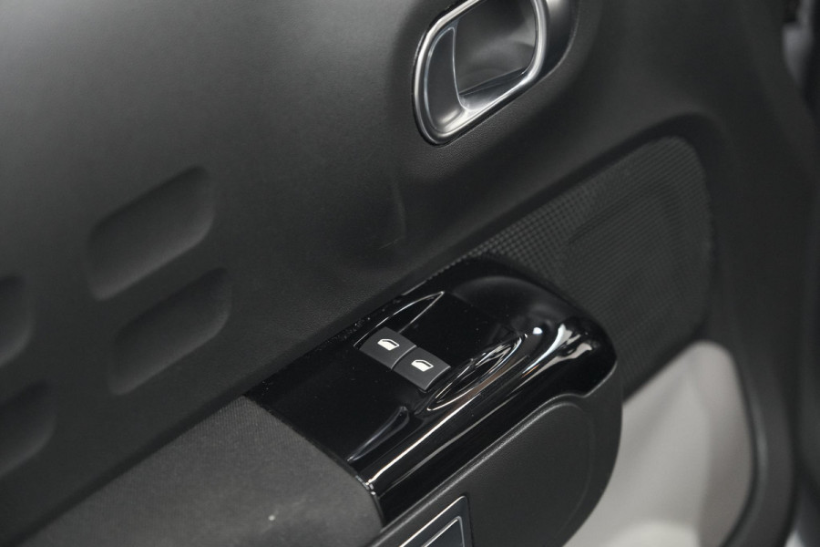Citroën C3 PureTech 110 EAT6 Shine | Apple Carplay | Parkeersensoren | Climate Control | 16 Inch Lichtmetalen Velgen