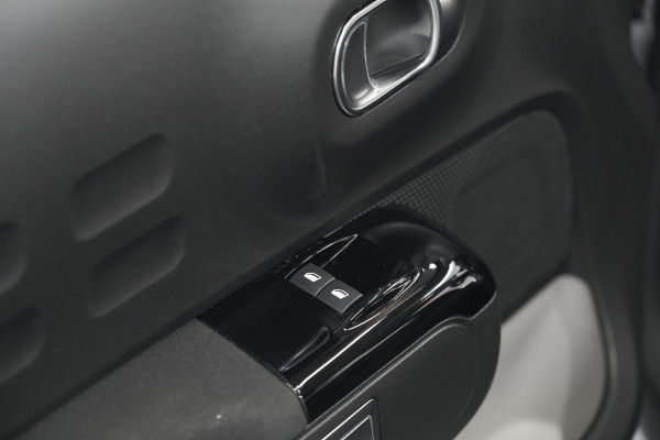 Citroën C3 PureTech 110 EAT6 Shine | Apple Carplay | Parkeersensoren | Climate Control | 16 Inch Lichtmetalen Velgen