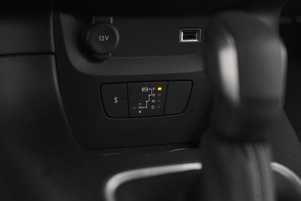 Citroën C3 PureTech 110 EAT6 Shine | Apple Carplay | Parkeersensoren | Climate Control | 16 Inch Lichtmetalen Velgen
