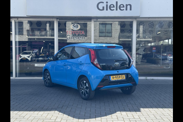 Toyota Aygo 1.0 VVT-i X-Joy | Apple CarPlay/Android Auto, Lichtmetalen velgen, Parkeercamera, Stuurbediening, In hoogte verstelbare stoel