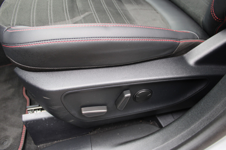 Ford Kuga 2.5 PHEV ST-Line X | Trekhaak | Panoramadak | BLIS | B&O