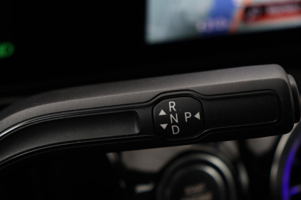 Mercedes-Benz GLA 250e Business Solution Luxury Limited | Panoramadak | Adaptive cruise | Trekhaak | Leder | Stoelverwarming | Matrix LED | Memory | Camera | Navigatie | Park Assist | Sfeerverlichting