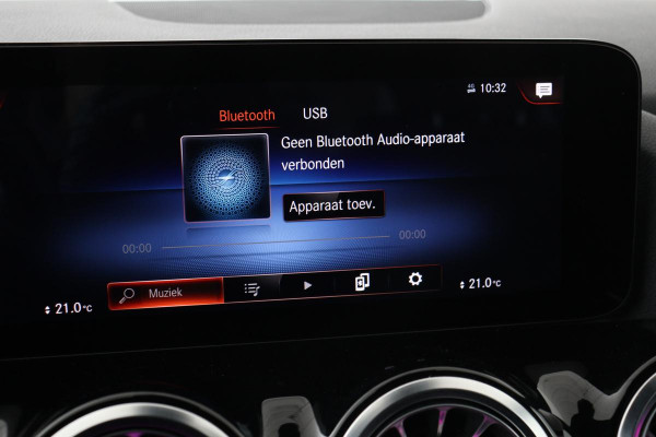 Mercedes-Benz GLA 250e Business Solution Luxury Limited | Panoramadak | Adaptive cruise | Trekhaak | Leder | Stoelverwarming | Matrix LED | Memory | Camera | Navigatie | Park Assist | Sfeerverlichting