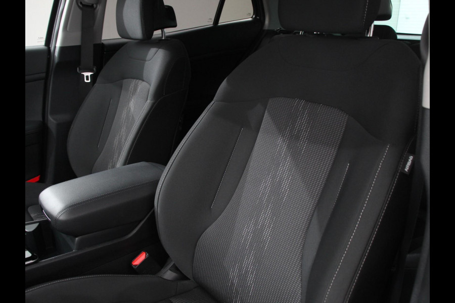 Kia Sportage 1.6 T-GDi 265pk Plug-in Hybrid AWD DynamicLine Navigatie Apple Carplay/Android Auto Climate Canotrol Camera Dab Parkeer Sensoren Verwarmde voorstoelen