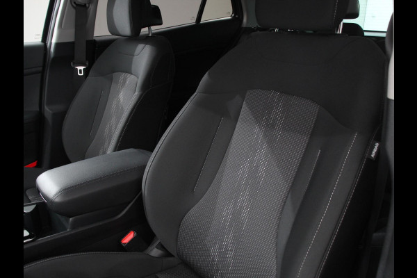 Kia Sportage 1.6 T-GDi 265pk Plug-in Hybrid AWD DynamicLine Navigatie Apple Carplay/Android Auto Climate Canotrol Camera Dab Parkeer Sensoren Verwarmde voorstoelen