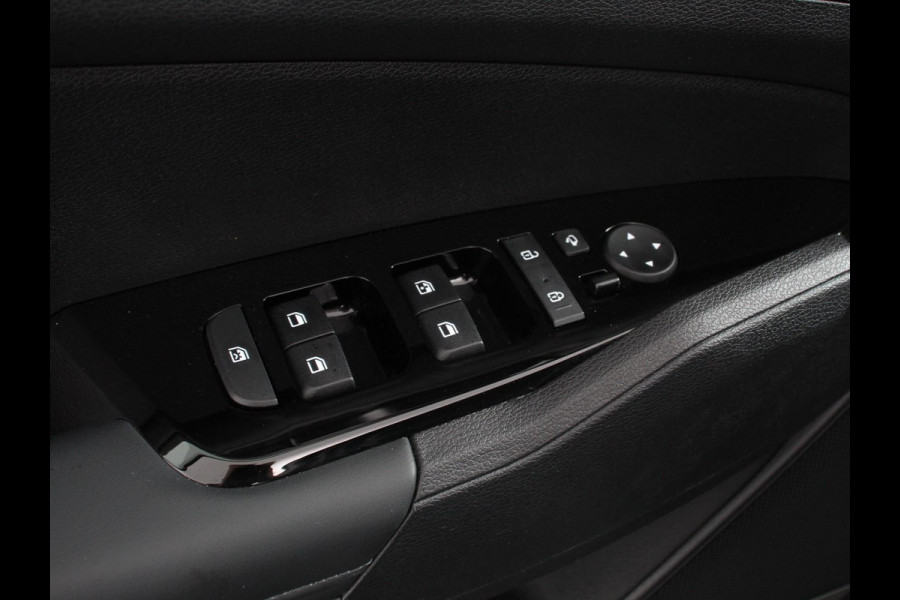 Kia Sportage 1.6 T-GDi 265pk Plug-in Hybrid AWD DynamicLine Navigatie Apple Carplay/Android Auto Climate Canotrol Camera Dab Parkeer Sensoren Verwarmde voorstoelen