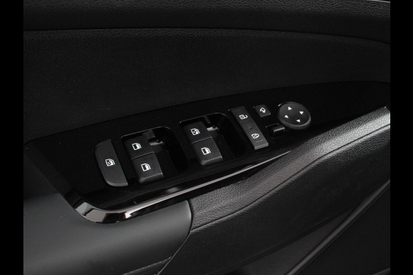 Kia Sportage 1.6 T-GDi 265pk Plug-in Hybrid AWD DynamicLine Navigatie Apple Carplay/Android Auto Climate Canotrol Camera Dab Parkeer Sensoren Verwarmde voorstoelen