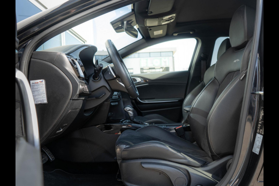 Kia Ceed Sportswagon 1.5 T-GDi GT-Line | Schuifkanteldak | Stoel en stuurverwarming |