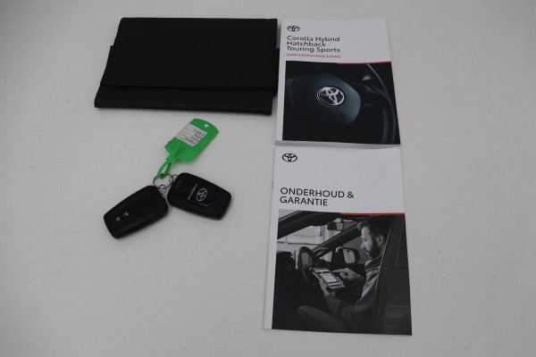 Toyota Corolla 1.8 Hybrid Business | Carplay | Camera | Adaptive cruise | Full LED | DAB | Climate control | Bluetooth