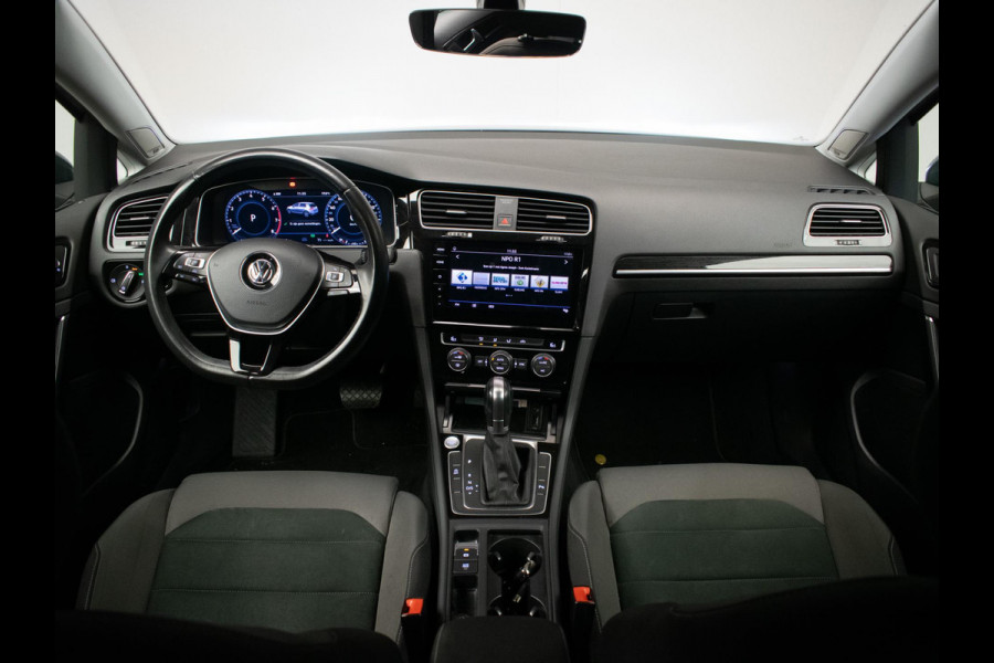 Volkswagen Golf 1.4 TSI Sport R-line (APPLECARPLAY,NAVI,CAMERA,LED,VELOURS,SPORTSTOELEN,GETINT,KEYLESS,LEDER,LM VELGEN,NETTESTAAT)
