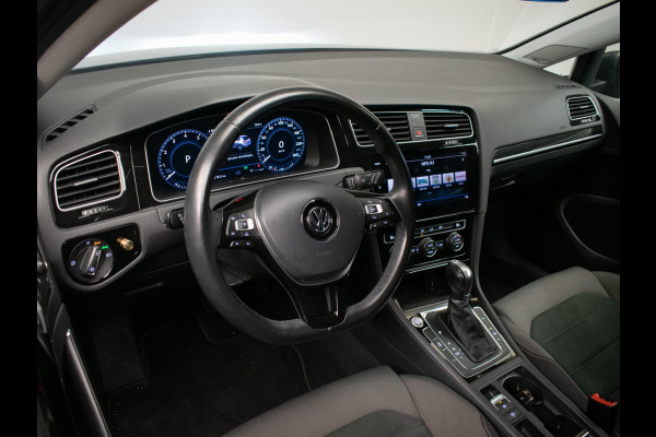 Volkswagen Golf 1.4 TSI Sport R-line (APPLECARPLAY,NAVI,CAMERA,LED,VELOURS,SPORTSTOELEN,GETINT,KEYLESS,LEDER,LM VELGEN,NETTESTAAT)