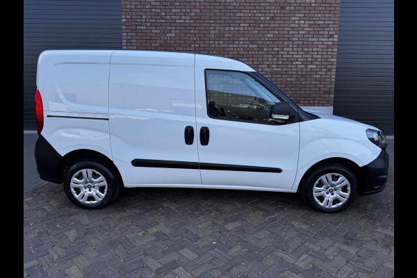 Fiat Dobló Cargo 1.3 MJ L1H1 SX / 95 PK / Navigatie / Cruise Control / DAB / Parkeersensoren / NED-Doblo