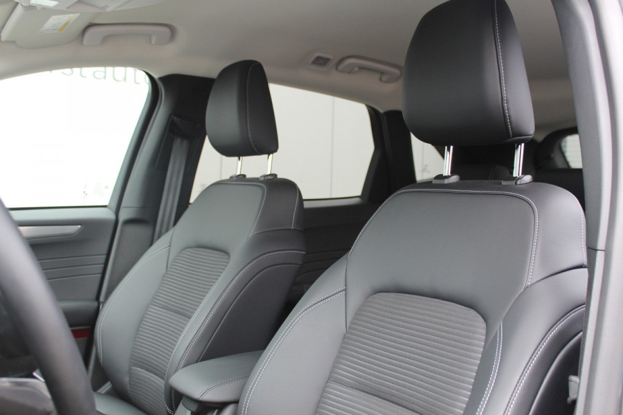 Ford Kuga 2.5-225pk PHEV Titanium X Plug-In Hybrid. Fabr. garantie t/m 07-04-2028 ! Slechts 10.000km ! Autm. airco dual, stoel-, stuur- en voorraamverw., LED verl., B&O soundsyst., metallic lak, cruise control, camera, LM wielen, elektr. achterklep en best. stoel etc.
