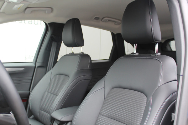 Ford Kuga 2.5-225pk PHEV Titanium X Plug-In Hybrid. Fabr. garantie t/m 07-04-2028 ! Slechts 10.000km ! Autm. airco dual, stoel-, stuur- en voorraamverw., LED verl., B&O soundsyst., metallic lak, cruise control, camera, LM wielen, elektr. achterklep en best. stoel etc.