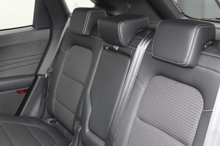 Ford Kuga 2.5-225pk PHEV Titanium X Plug-In Hybrid. Fabr. garantie t/m 07-04-2028 ! Slechts 10.000km ! Autm. airco dual, stoel-, stuur- en voorraamverw., LED verl., B&O soundsyst., metallic lak, cruise control, camera, LM wielen, elektr. achterklep en best. stoel etc.