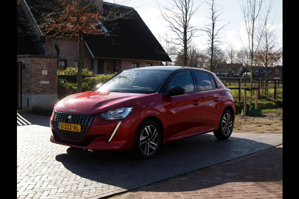 Peugeot 208 1.2 PureTech Blue Lease Allure | Apple Carplay | 100 PK | Two-Tone | Achteruitrijcamera | Navigatie |