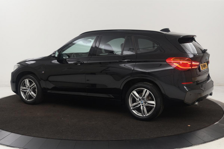 BMW X1 sDrive20i M Sport | Leder | Head-Up | Stoelverwarming | Camera | Full LED | Sportstoelen | Navigatie | Park Assist | DAB