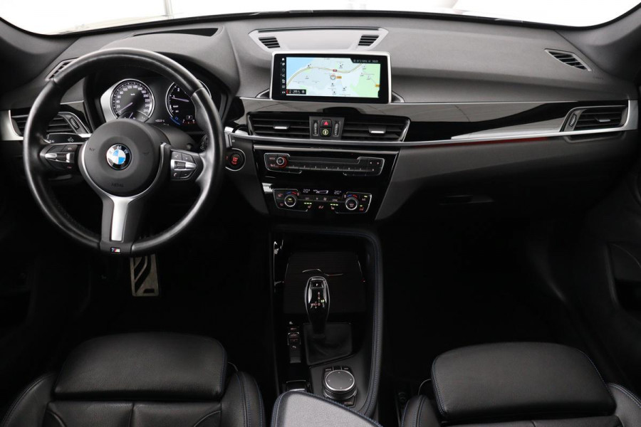 BMW X1 sDrive20i M Sport | Leder | Head-Up | Stoelverwarming | Camera | Full LED | Sportstoelen | Navigatie | Park Assist | DAB