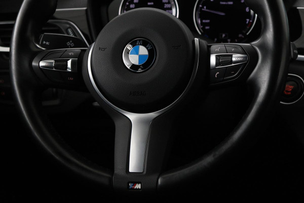BMW X1 sDrive20i M Sport | Leder | Head-Up | Stoelverwarming | Camera | Full LED | Sportstoelen | Navigatie | Park Assist | DAB