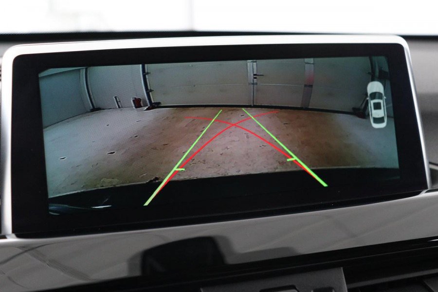 BMW X1 sDrive20i M Sport | Leder | Head-Up | Stoelverwarming | Camera | Full LED | Sportstoelen | Navigatie | Park Assist | DAB
