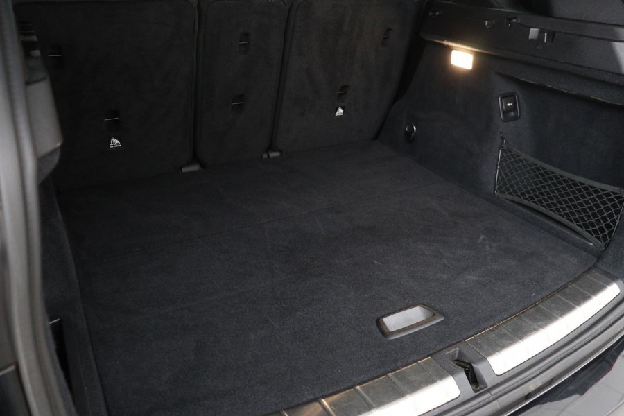 BMW X1 sDrive20i M Sport | Leder | Head-Up | Stoelverwarming | Camera | Full LED | Sportstoelen | Navigatie | Park Assist | DAB