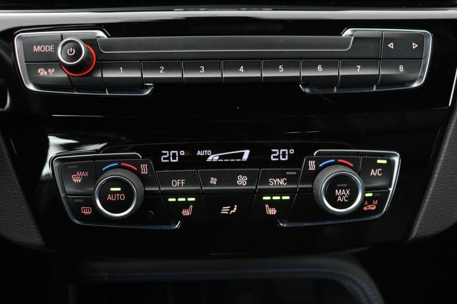 BMW X1 sDrive20i M Sport | Leder | Head-Up | Stoelverwarming | Camera | Full LED | Sportstoelen | Navigatie | Park Assist | DAB