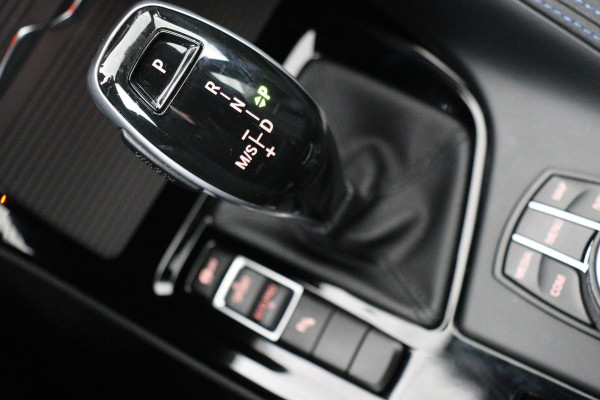 BMW X1 sDrive20i M Sport | Leder | Head-Up | Stoelverwarming | Camera | Full LED | Sportstoelen | Navigatie | Park Assist | DAB