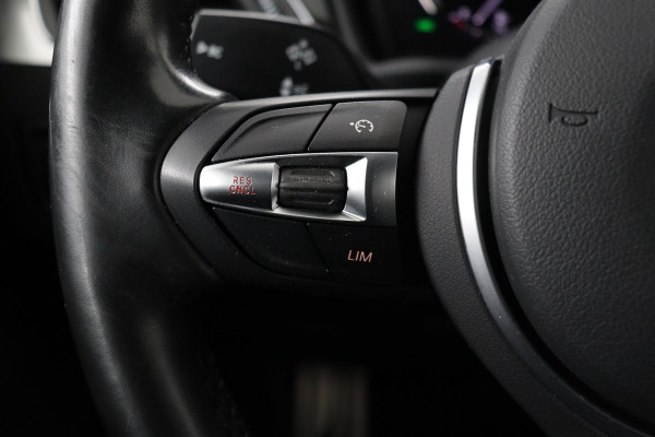 BMW X1 sDrive20i M Sport | Leder | Head-Up | Stoelverwarming | Camera | Full LED | Sportstoelen | Navigatie | Park Assist | DAB