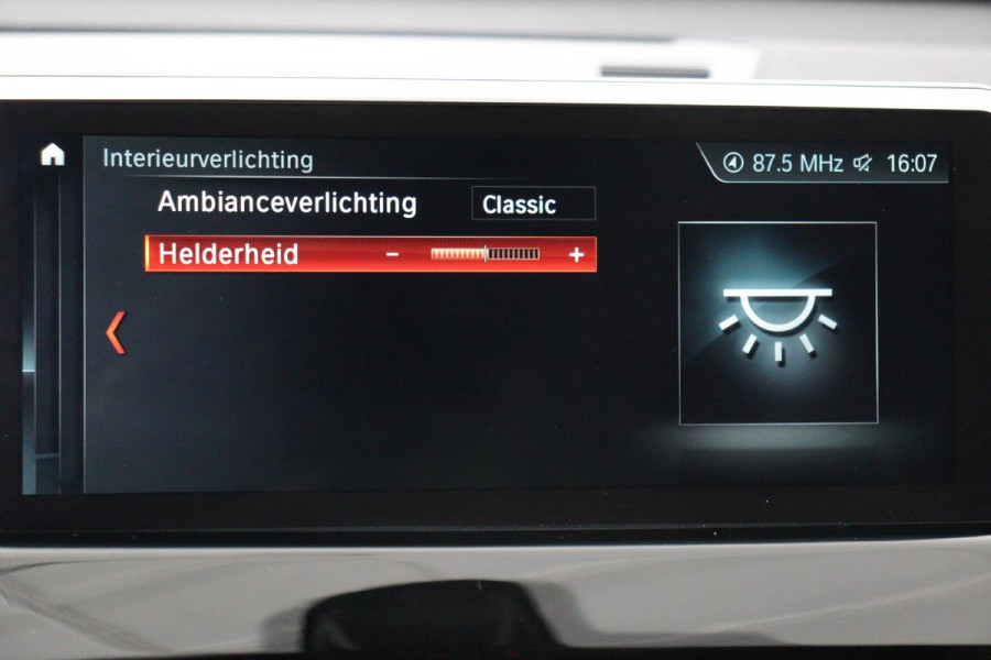 BMW X1 sDrive20i M Sport | Leder | Head-Up | Stoelverwarming | Camera | Full LED | Sportstoelen | Navigatie | Park Assist | DAB