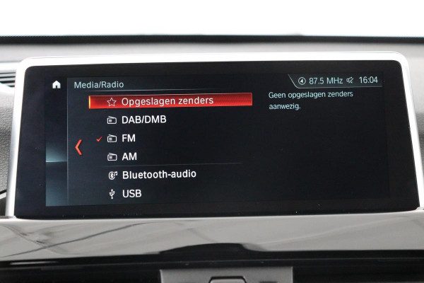 BMW X1 sDrive20i M Sport | Leder | Head-Up | Stoelverwarming | Camera | Full LED | Sportstoelen | Navigatie | Park Assist | DAB